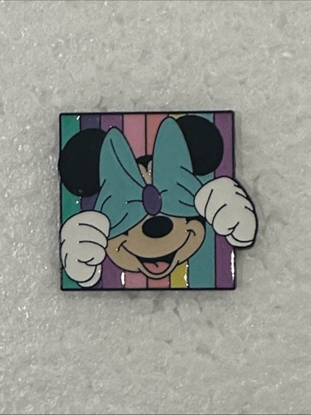 Minnie Mouse Kids Enamel Pin - Teal Bow